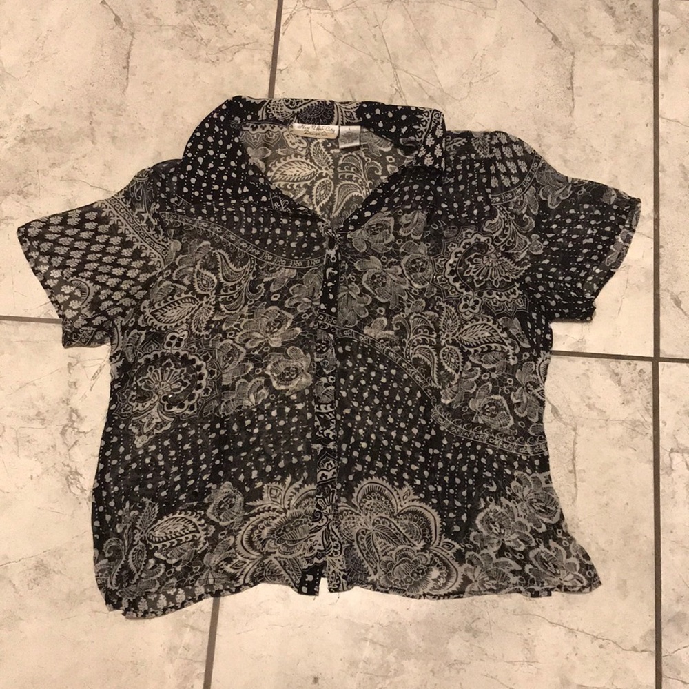Black and white short sleeve